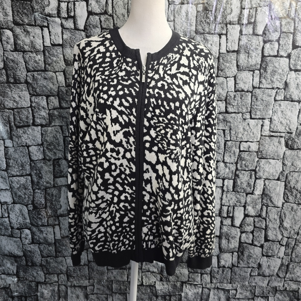 Allison Daley Monochrome Pattern Sweater Jacket. Size Medium.